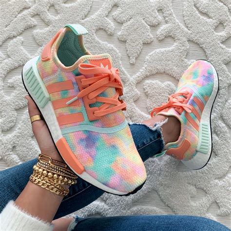 adidas NMD R1 Tie Dye (Women's) .